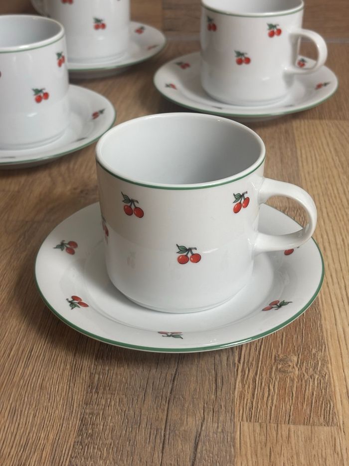 Ensemble de 4 grandes tasses à déjeuner et soucoupes en porcelaine Tables et couleurs cerises - photo numéro 6