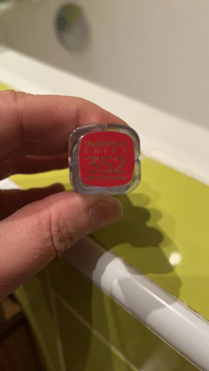 Rouge à  lèvres  💄 Color Shine 352 - photo numéro 2