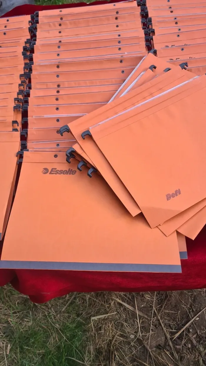 lot de 62 dossiers suspendu - photo numéro 4