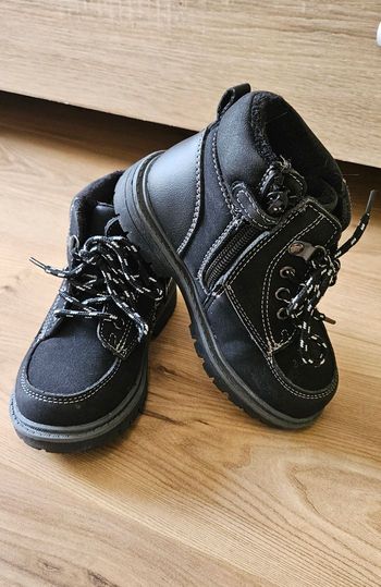 Chaussures (bottines) 25noires garcon