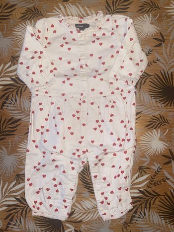 Combinaison blanche à cœurs rouges babygap bb 3-6 mois