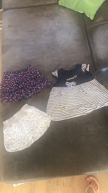 Lot de 2 jupes et une robe