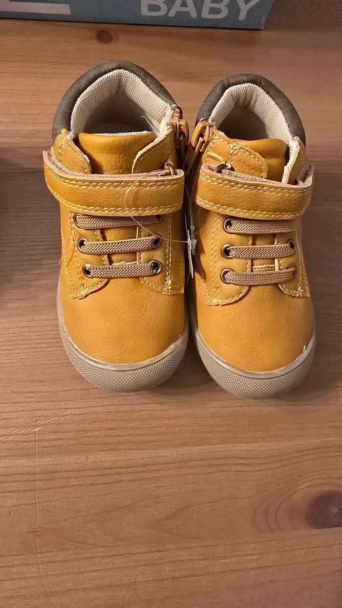 NEUVES !NON PORTÉES 🏷🏷deux paires de bottines pointure 21 et 22 garçon 👌🥰💙 - photo numéro 8