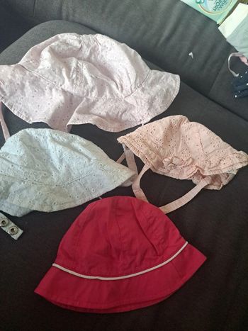 4 Chapeaux 44/45 cm