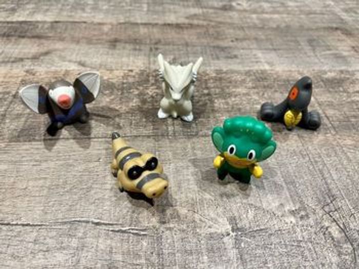Lot n’3 : 5 Pokémon  Finger Puppet en PVC souple Pokémon / Nintendo (Bandai 2010)