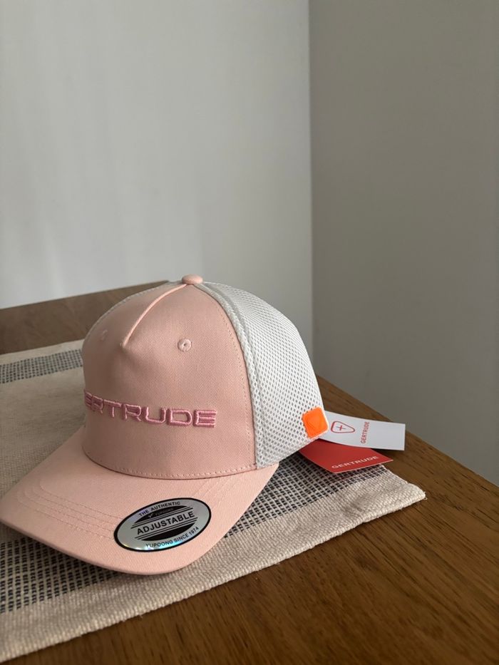 Casquette Gertrude rose avec étiquette ! - photo numéro 3