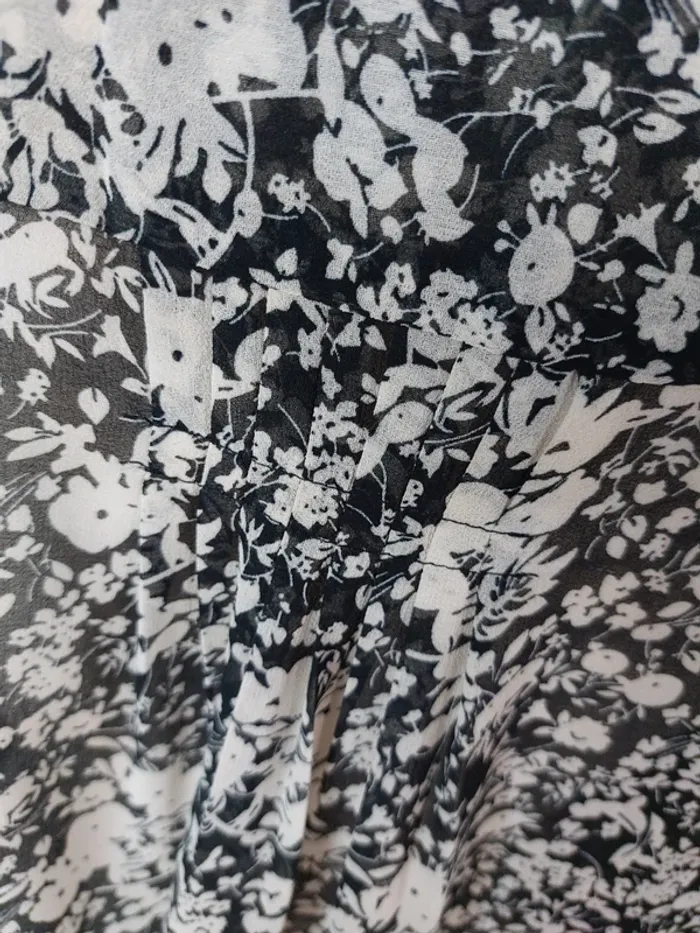 Jolie blouse en voile noire et blanche - photo numéro 7