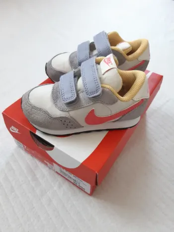 Baskets Nike MD valiant