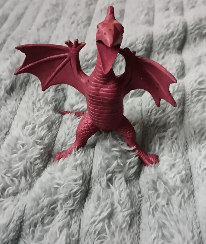 Figurine dragon bordeaux
