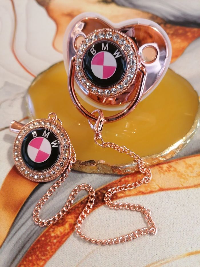 Sucette tétine rose BMW rose - photo numéro 2