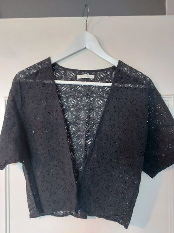 Petit haut noir en dentelle 12 ans