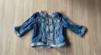 Veste en jean tape à l’œil