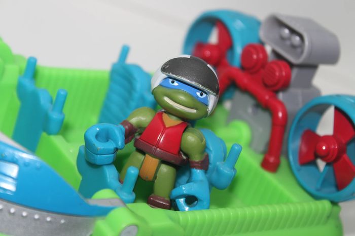 Figurine Léonardo + Véhicule Bateau Hydroglisseur -  TMNT - photo numéro 2