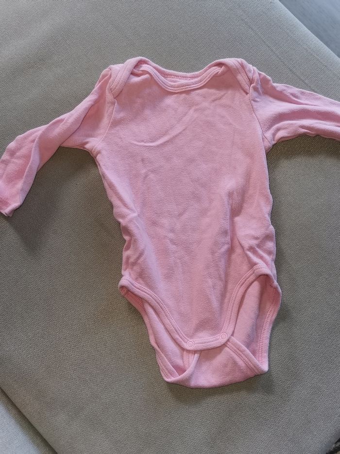 Lots de 5 bodies 6 mois - photo numéro 2