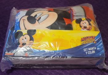 Set coussin  et plaid mickey
