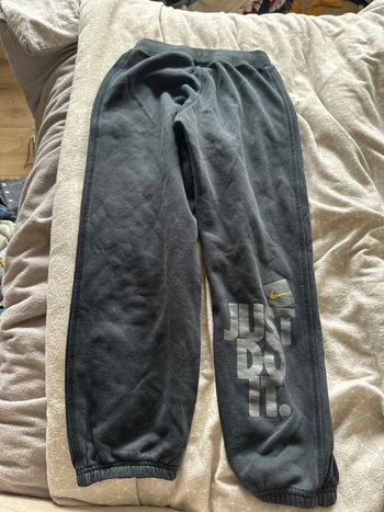 Nike jogging 8-10 ans