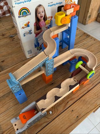 Circuit à bille de bois