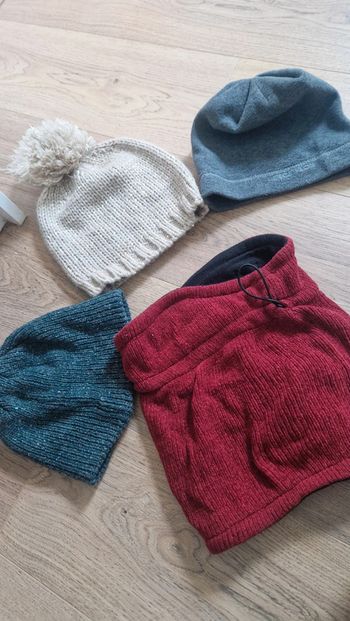 Lot bonnet femme