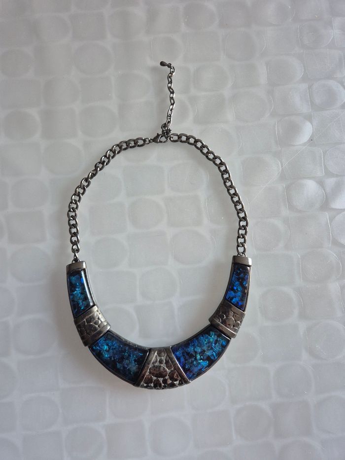 Collier ras du cou bleu, comme neuf 📿 - photo numéro 2