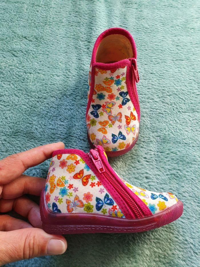 Magnifique chaussons pointure 19 - photo numéro 3