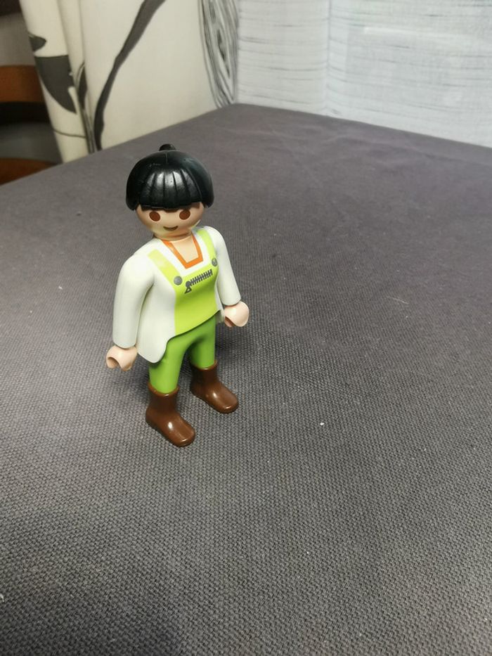 Figurine Playmobil fille infirmière - photo numéro 2