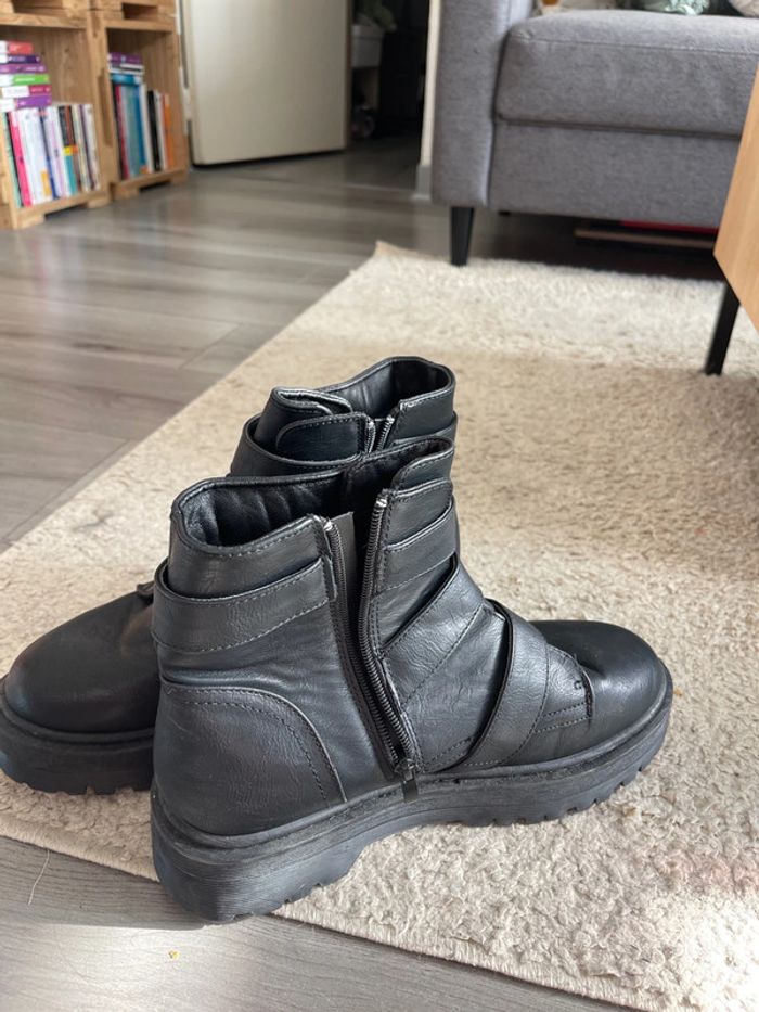 Bottines ranger taille 41 en très bon état - photo numéro 2