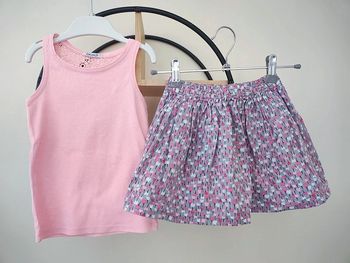 4 ans ensemble été teeshirt Okaïdi et jupe sans marque