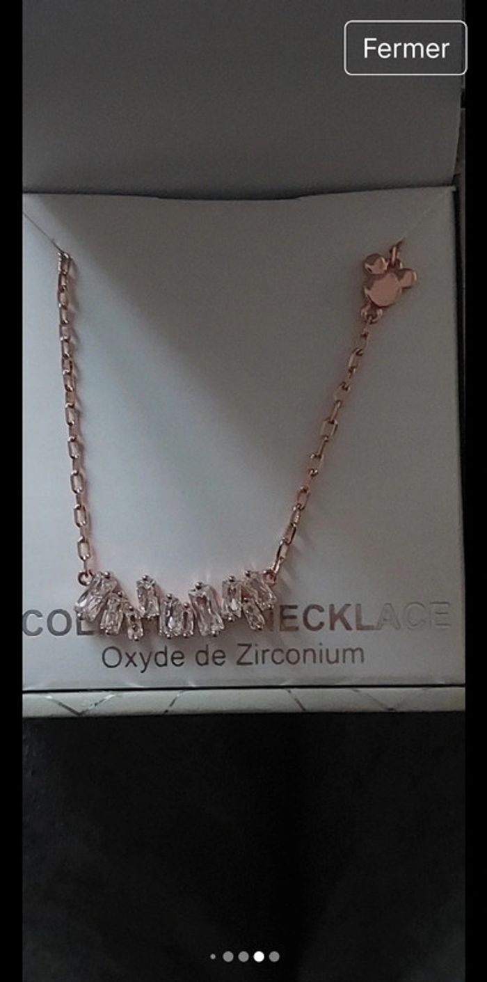 Collier doré avec zirconium
Disneyland Paris - photo numéro 4