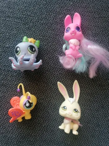 4 pet shops