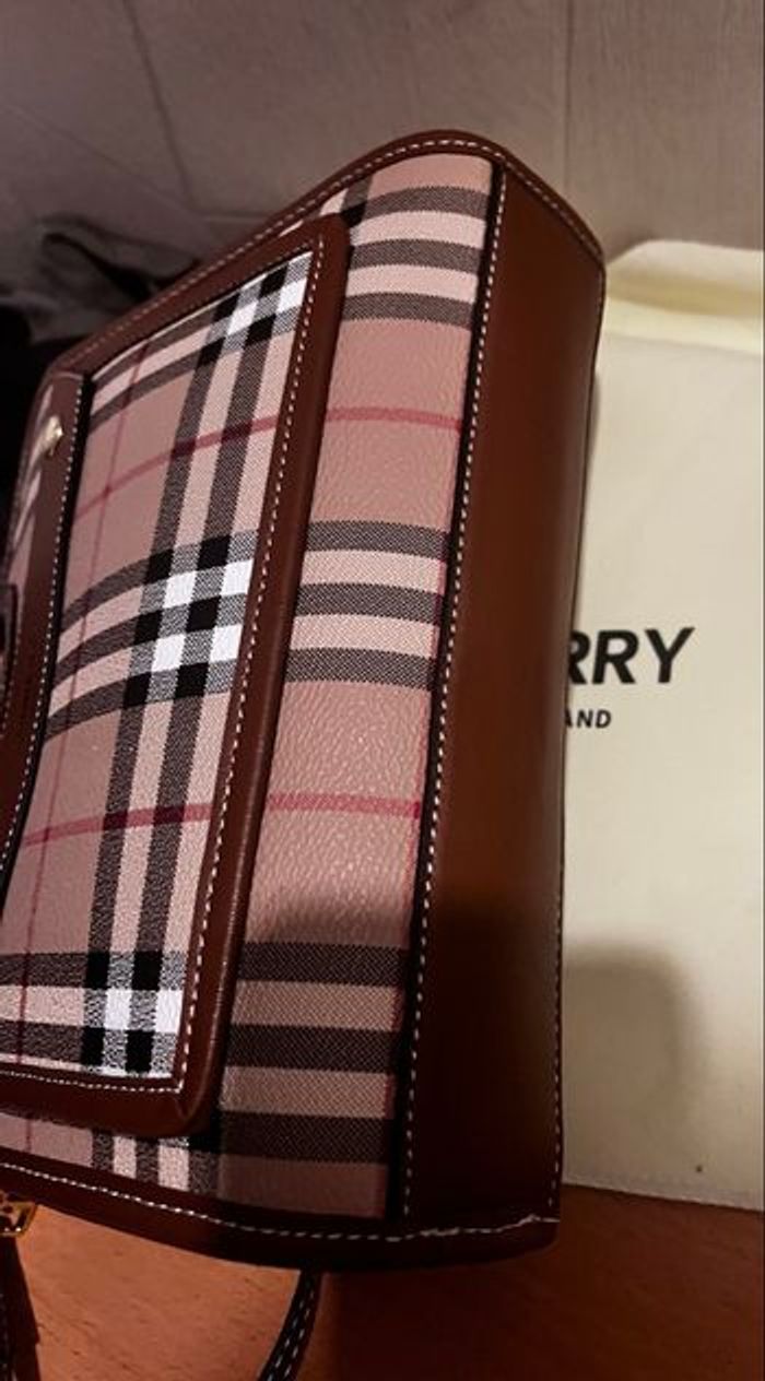 Sac tendance burberry chic  en excellent état - photo numéro 8