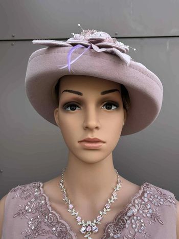 Chapeau élégant en feutrine vieux rose – taille unique réglable