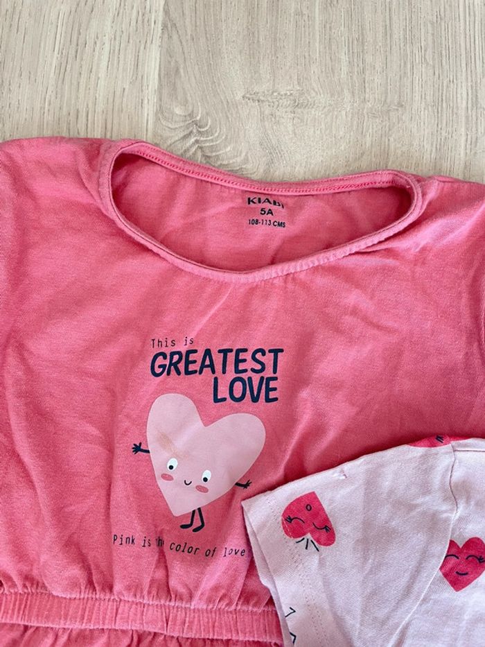 Lot de 2 Robes t shirt roses avec imprimé cœurs fille taille 5 ans - photo numéro 2