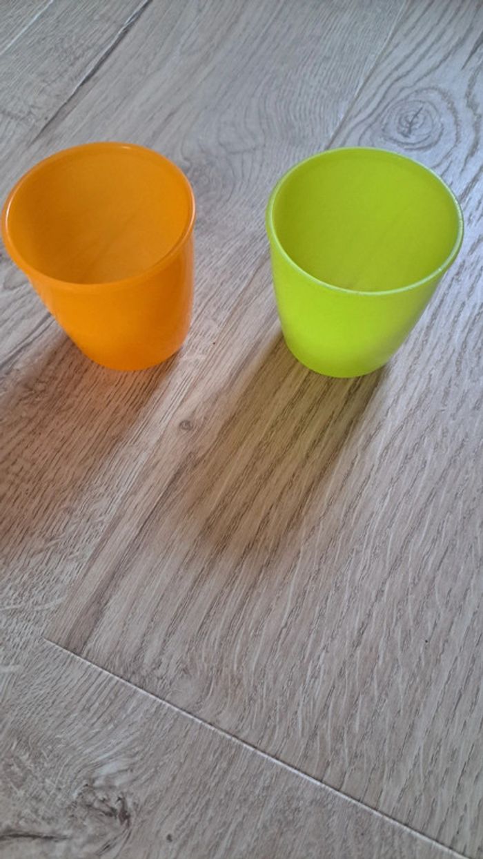Lot 2 gobelets TBE