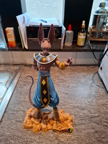 Figurine beerus