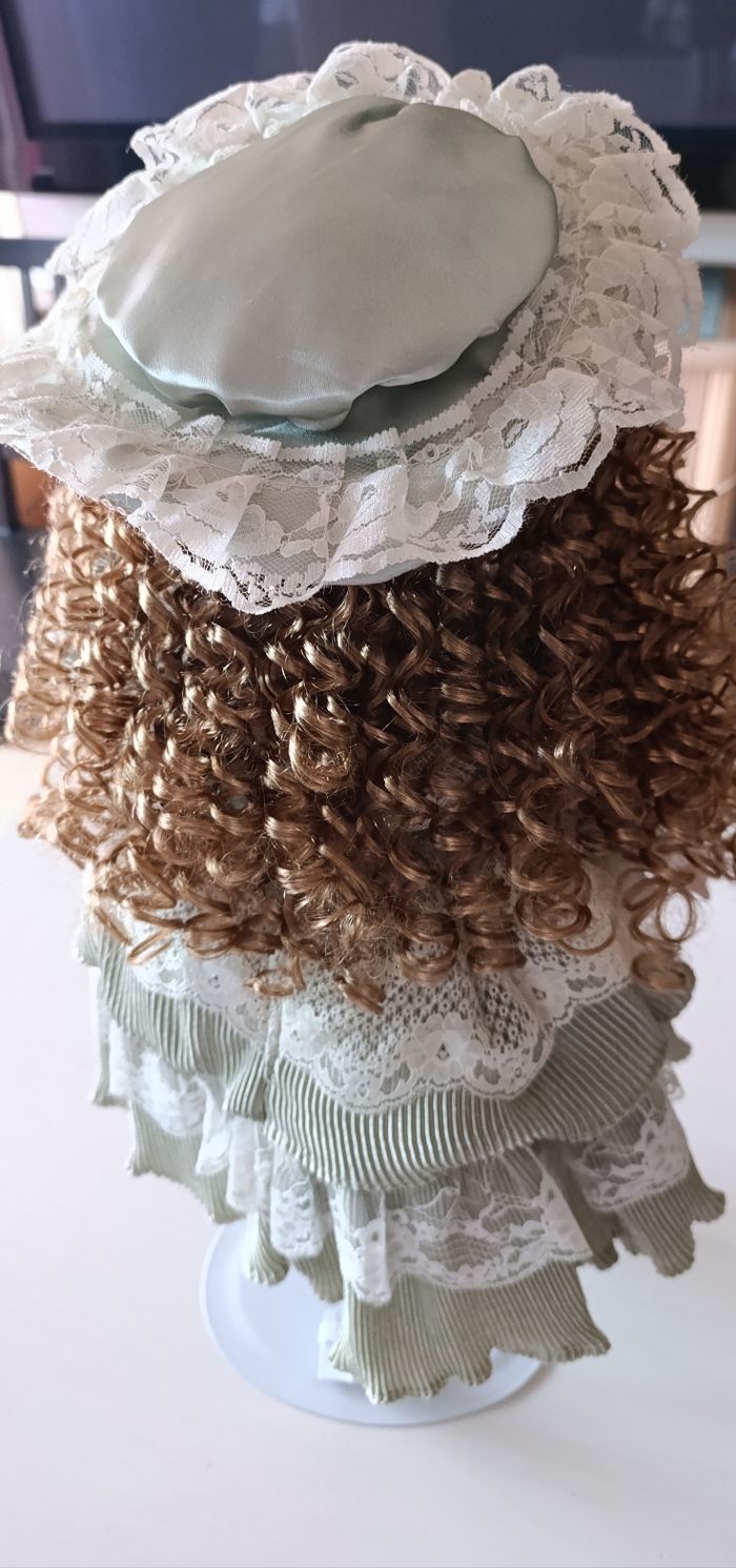 Poupée de Collection en Porcelaine Neuve - photo numéro 6