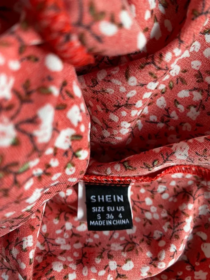 Top shein taille s 36 rouge fleurie - photo numéro 3