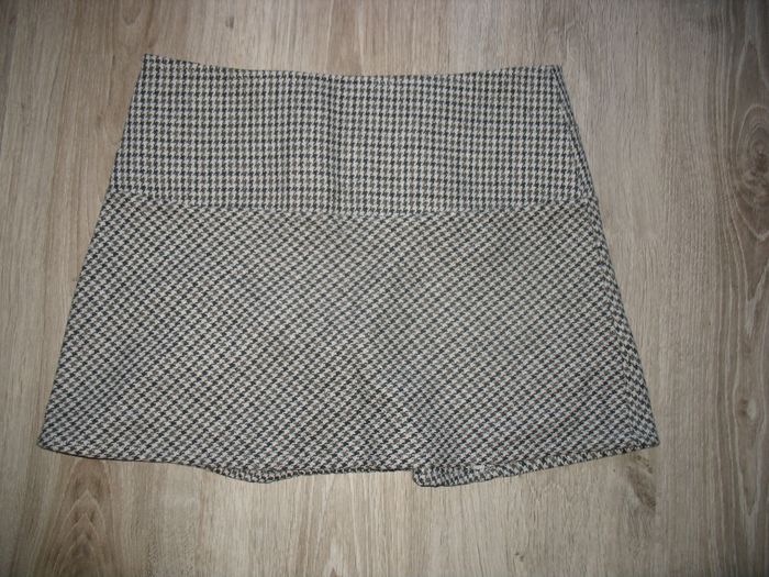 JUPE COURTE GRISE PETITS CARREAUX NOIR  "MIM" - TAILLE 36 - n°01 - photo numéro 3