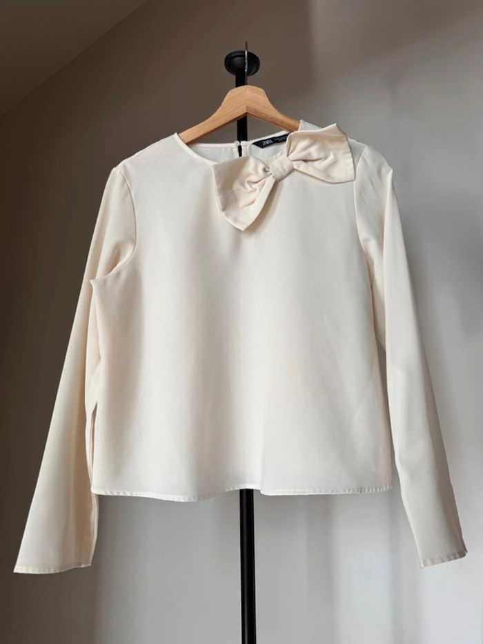 Blouse manches longues avec nœud décoratif M Zara