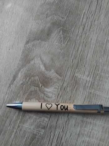 Stylo gravé "i love you" neuf