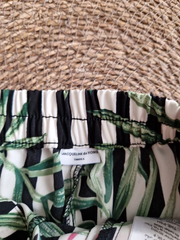 Joli short original taille 36 - photo numéro 3