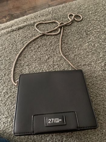 Petit sac noir bandoulière métal