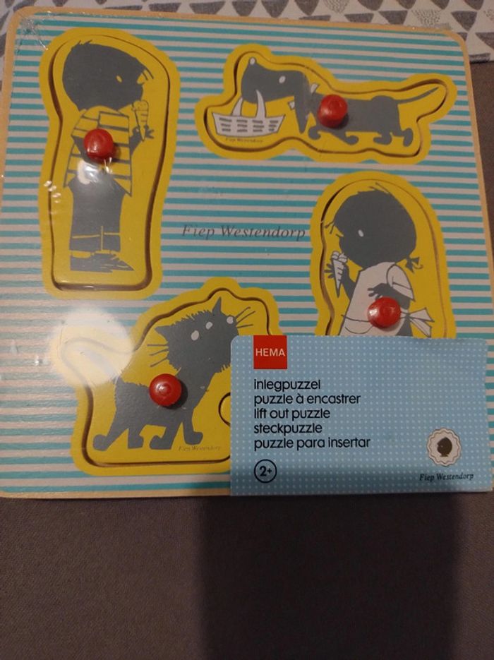 Puzzle à encastrer en bois