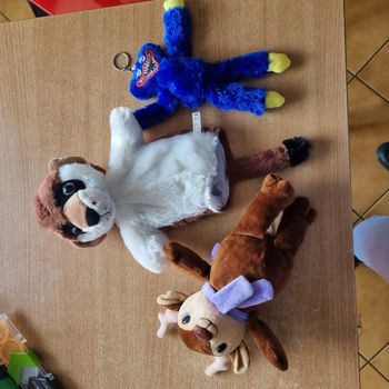 Lot 3 peluches dont une marionnette