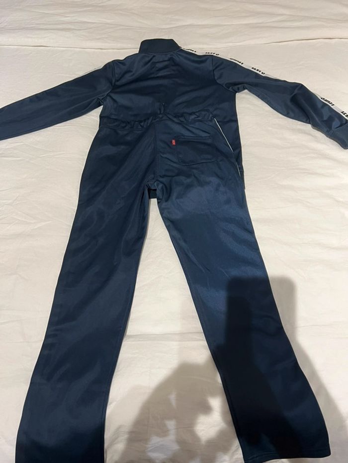 Sweat et pantalon Levis costume sport - photo numéro 3