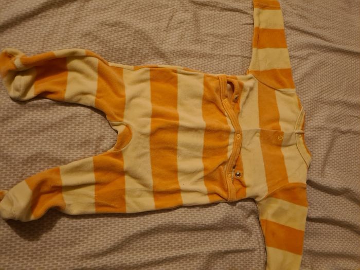 Lot 3 pyjamas velours 6 mois - photo numéro 7