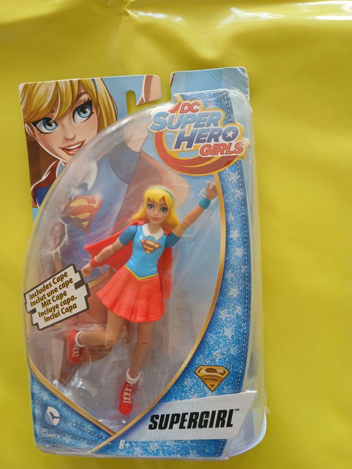 boite super hero girls DC