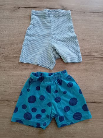 Lot 2 shorts 2 ans