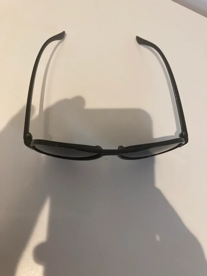 3 ans - Lunettes solaire noire - photo numéro 2