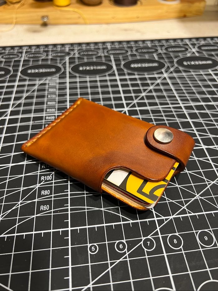 Portefeuille en cuir de tannage végétal cousu à la main - photo numéro 10