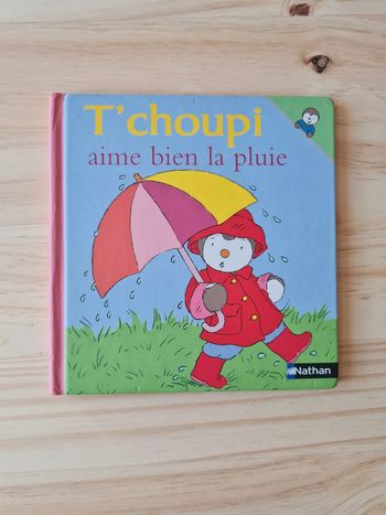 Livre "T’choupi aime bien la pluie "